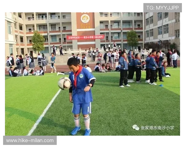 《追逐绿茵梦想的少年们从足球星梦开始逐步成长与奋斗》 《追逐绿茵梦想的少年们从足球星梦开始逐步成长与奋斗》